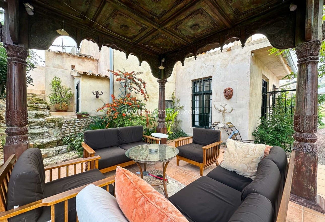 5 soveværelse Finca/Landehus til salg i La Romana med garage - € 269.950 (Ref: 9311381)