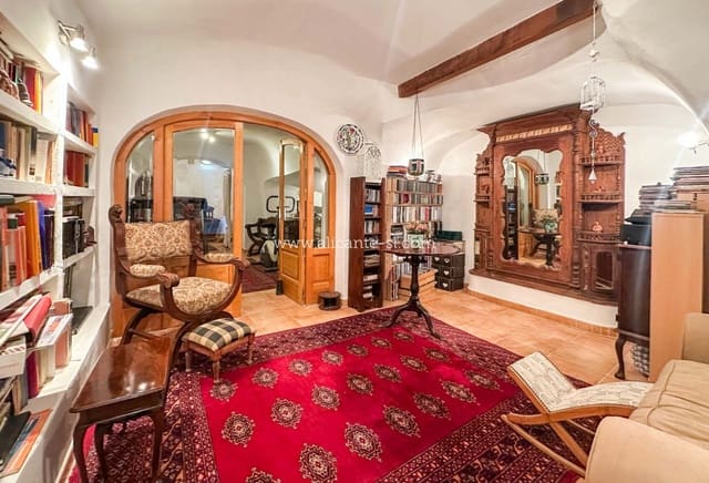 5 bedroom Finca/Country House for sale in La Romana with garage - € 269,950 (Ref: 9311381)