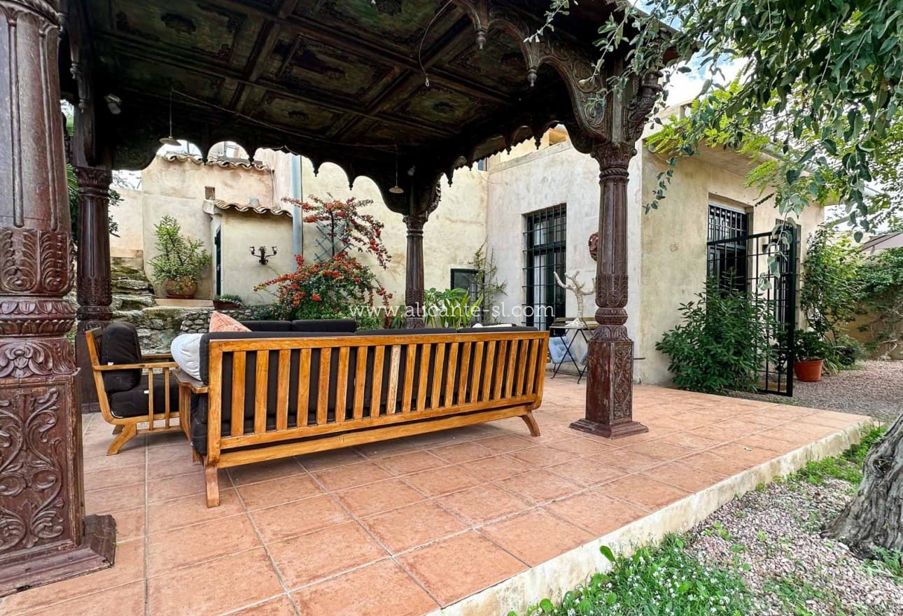 5 soveværelse Finca/Landehus til salg i La Romana med garage - € 269.950 (Ref: 9311381)