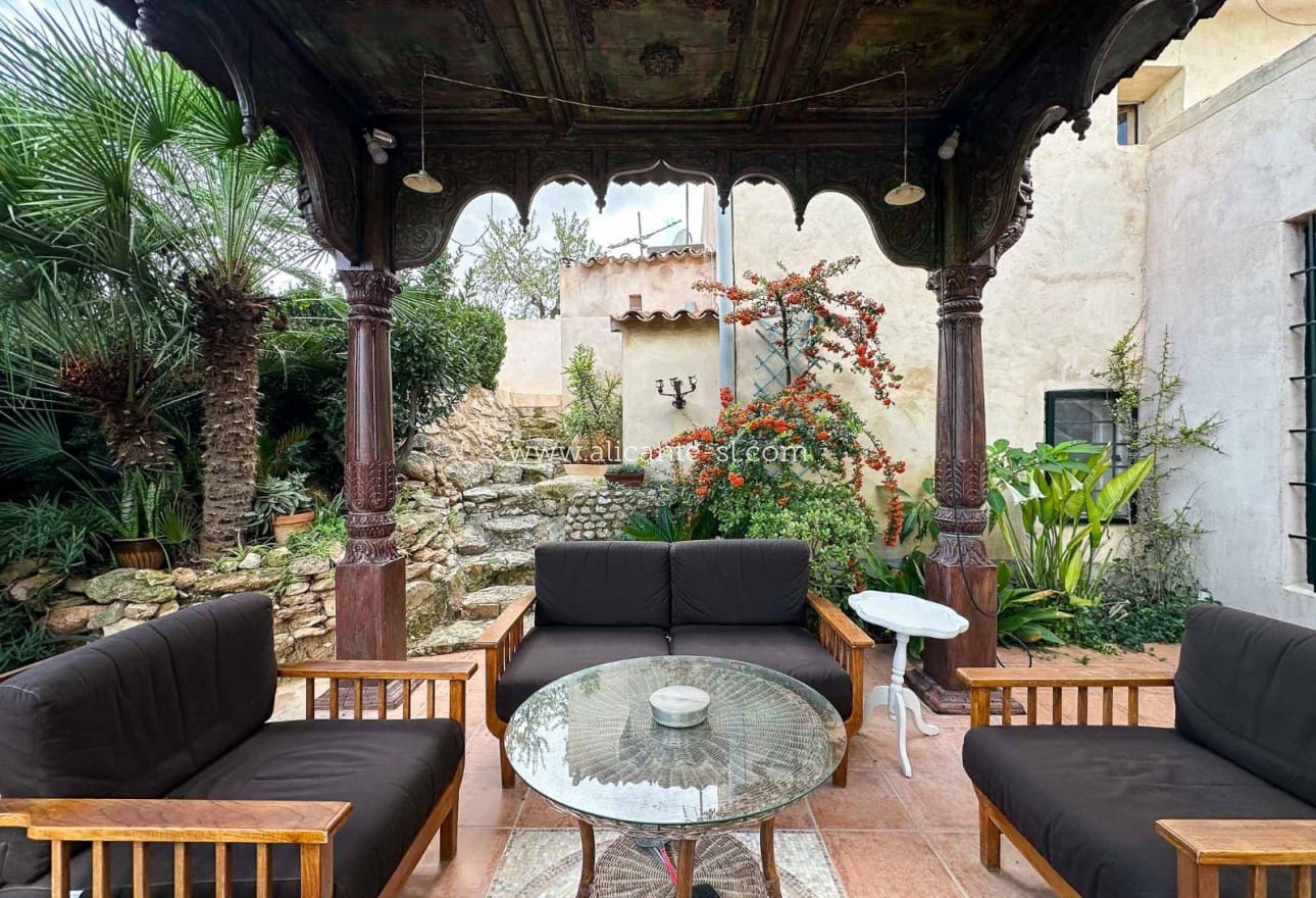 5 soveværelse Finca/Landehus til salg i La Romana med garage - € 269.950 (Ref: 9311381)