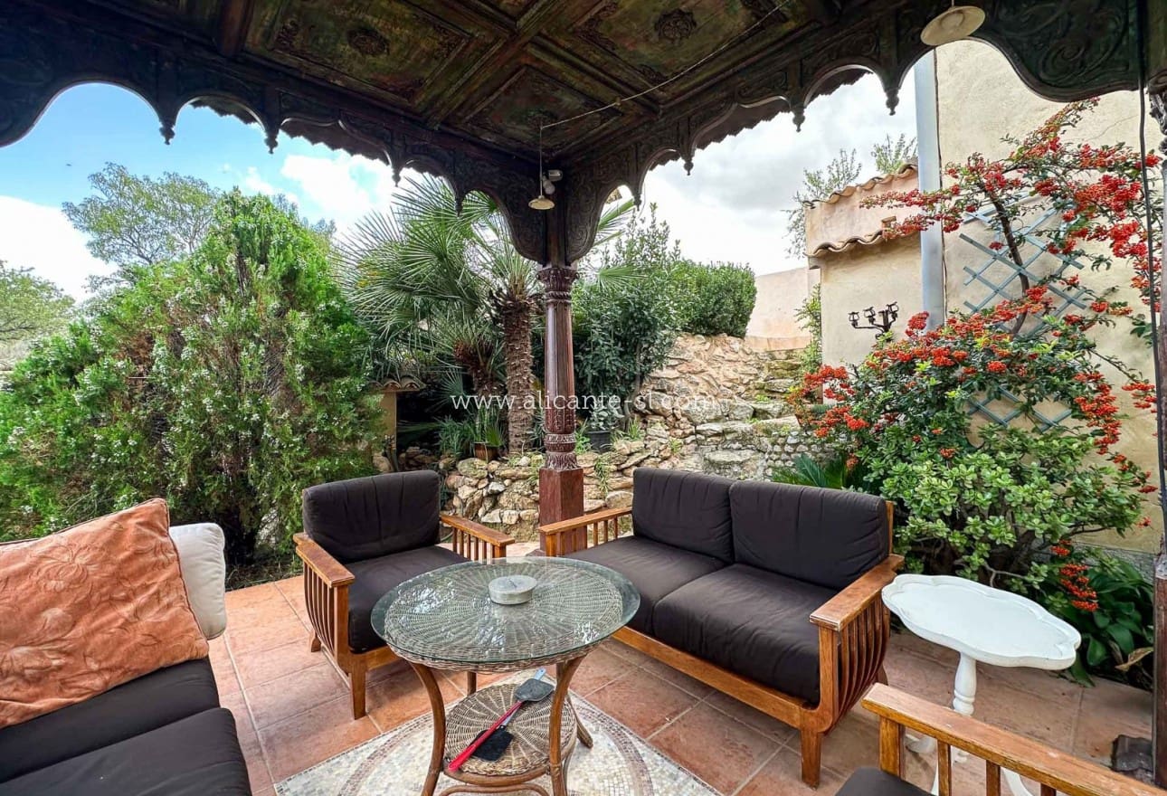 5 soveværelse Finca/Landehus til salg i La Romana med garage - € 269.950 (Ref: 9311381)