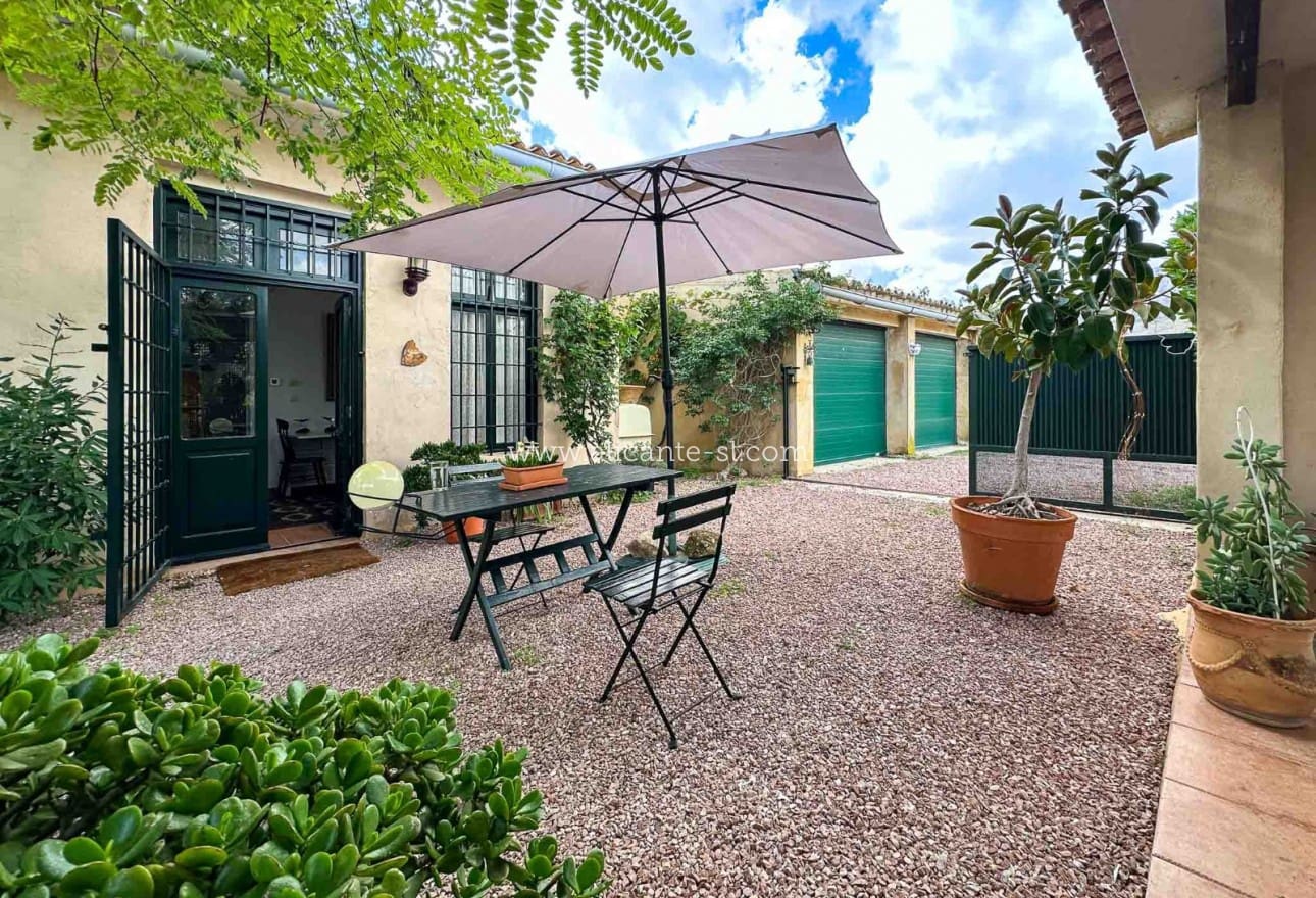 5 soveværelse Finca/Landehus til salg i La Romana med garage - € 269.950 (Ref: 9311381)