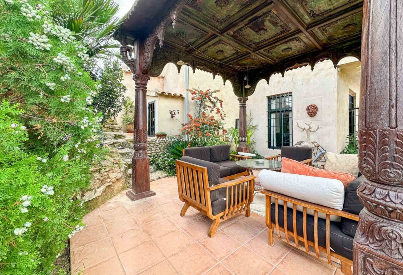 5 soveværelse Finca/Landehus til salg i La Romana med garage - € 269.950 (Ref: 9311381)