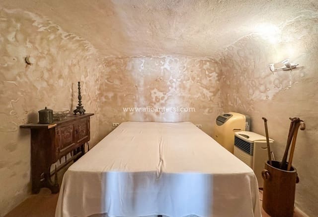 4 bedroom Cave House for sale in La Romana - € 149,950 (Ref: 9311585)