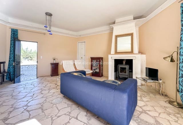 3 bedroom Finca/Country House for sale in Monforte del Cid with pool garage - € 199,950 (Ref: 9354530)