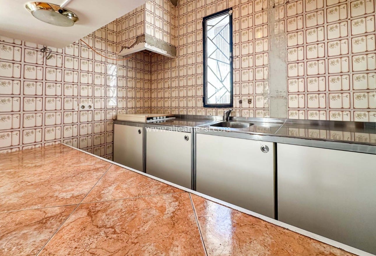 3 slaapkamer Finca/Landhuis te koop in Monforte del Cid met zwembad garage - € 199.950 (Ref: 9354530)