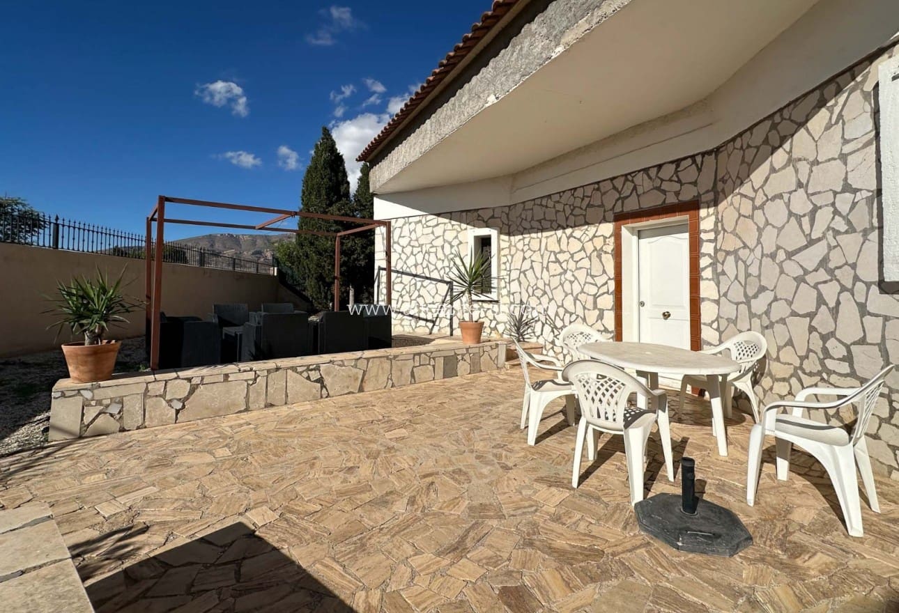 3 slaapkamer Finca/Landhuis te koop in Monforte del Cid met zwembad garage - € 199.950 (Ref: 9354530)