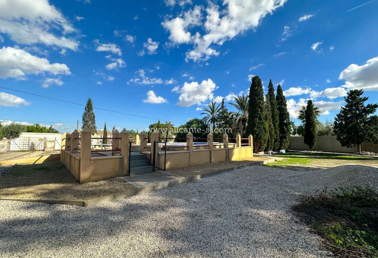 3 slaapkamer Finca/Landhuis te koop in Monforte del Cid met zwembad garage - € 199.950 (Ref: 9354530)