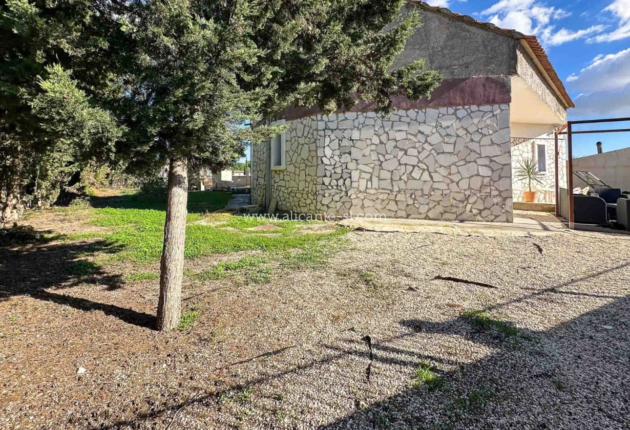 3 slaapkamer Finca/Landhuis te koop in Monforte del Cid met zwembad garage - € 199.950 (Ref: 9354530)