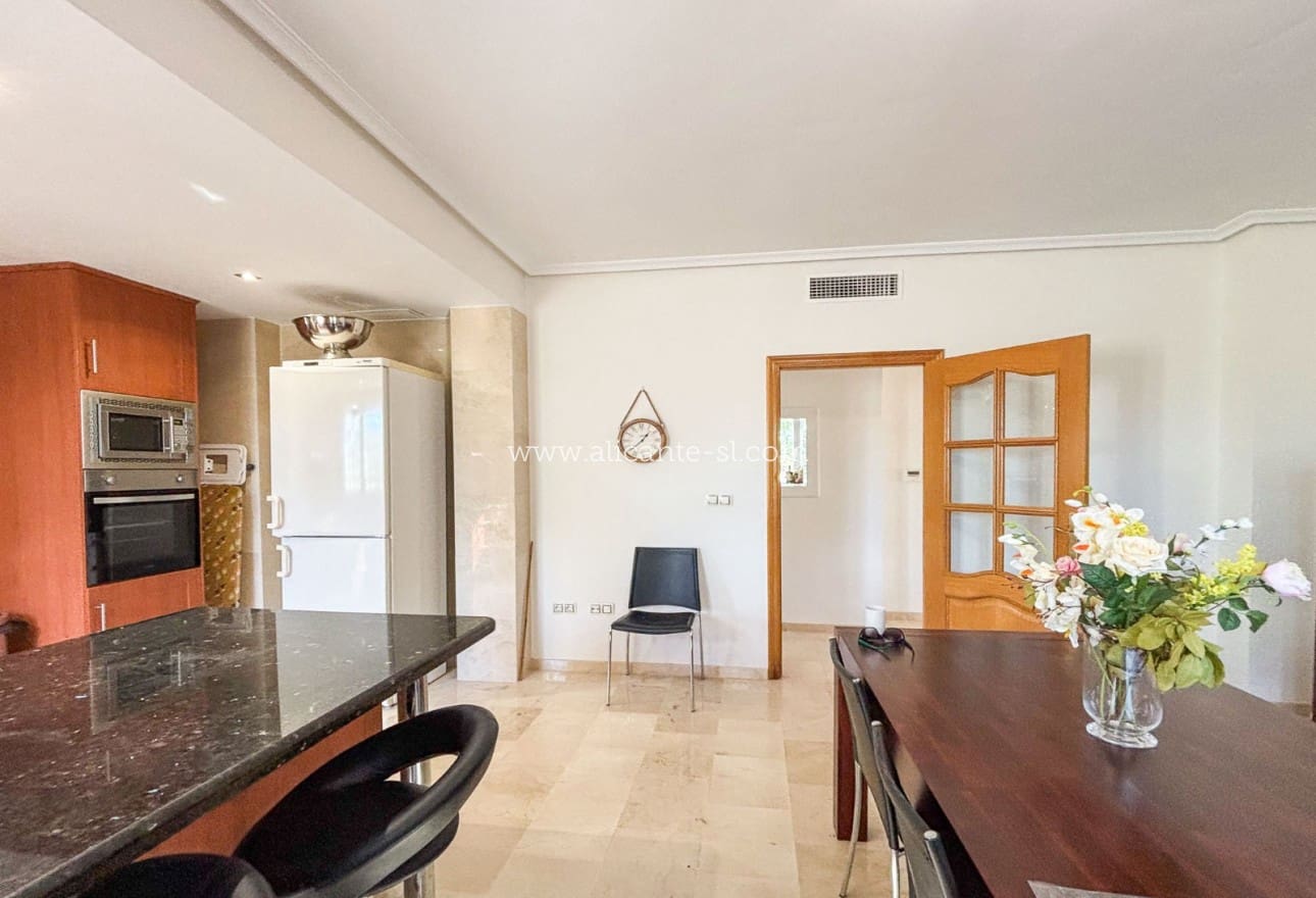 3 makuuhuone Huvila myytävänä paikassa Hondon de las Nieves mukana uima-altaan 
autotalli - 599 950 € (Ref: 9395433)