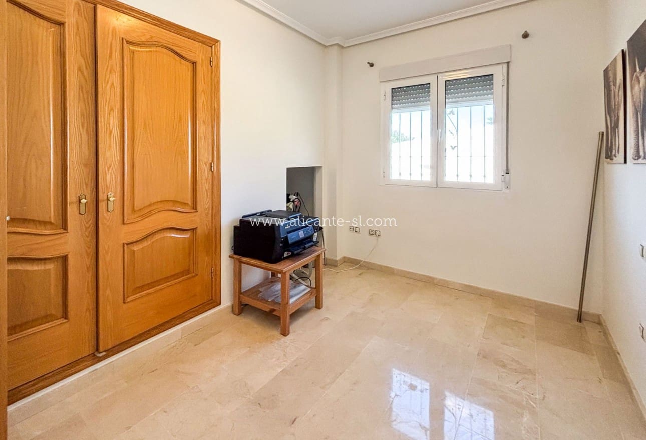 3 makuuhuone Huvila myytävänä paikassa Hondon de las Nieves mukana uima-altaan 
autotalli - 599 950 € (Ref: 9395433)