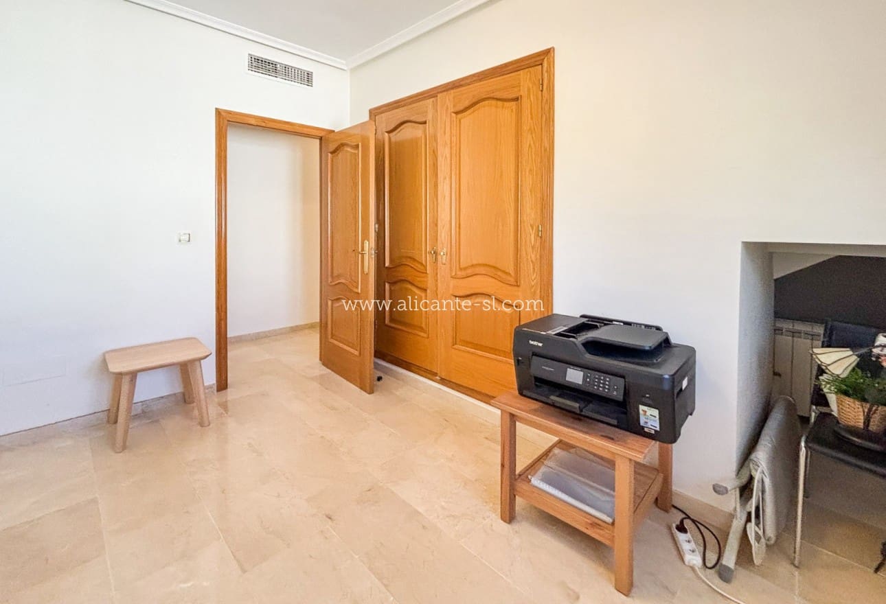 3 makuuhuone Huvila myytävänä paikassa Hondon de las Nieves mukana uima-altaan 
autotalli - 599 950 € (Ref: 9395433)