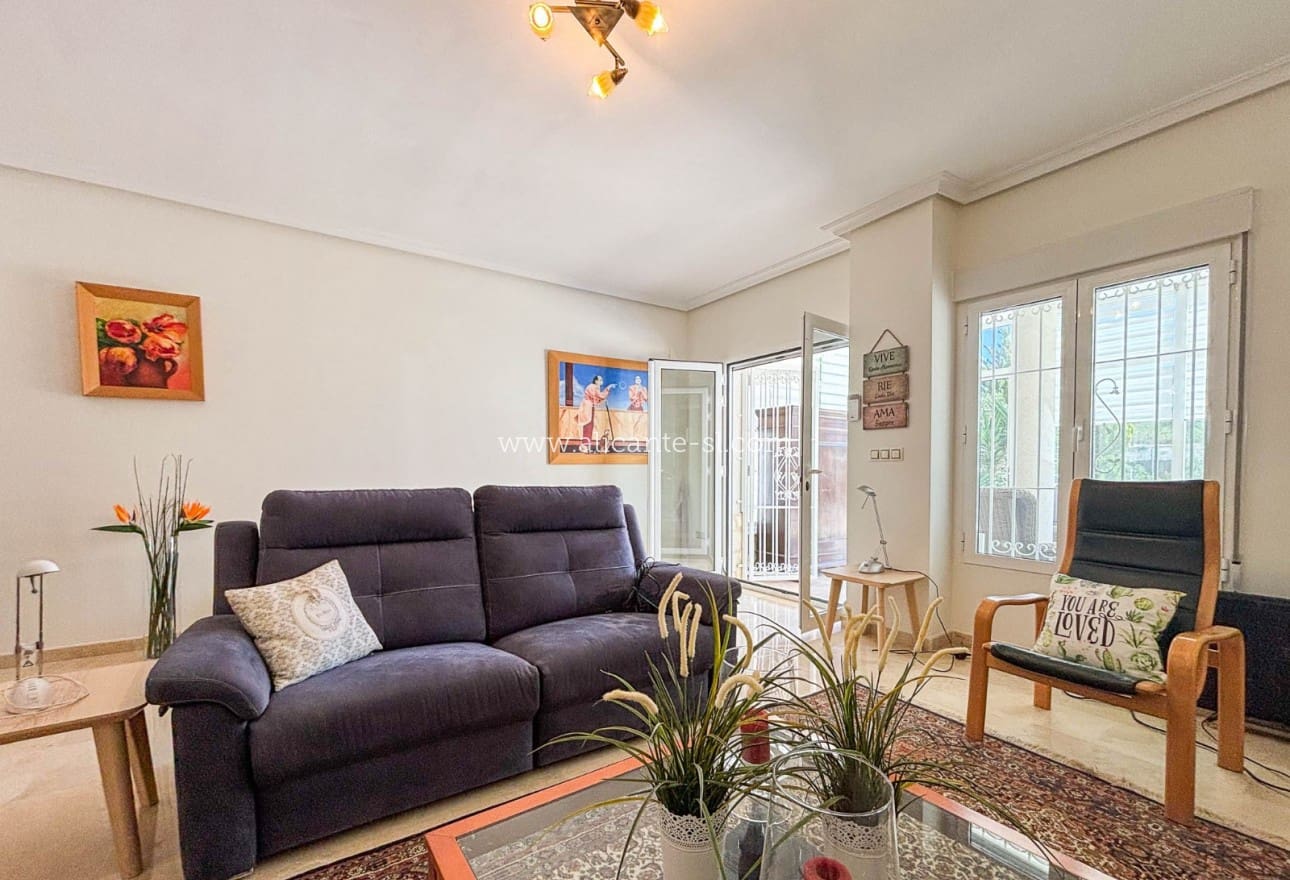 3 makuuhuone Huvila myytävänä paikassa Hondon de las Nieves mukana uima-altaan 
autotalli - 599 950 € (Ref: 9395433)