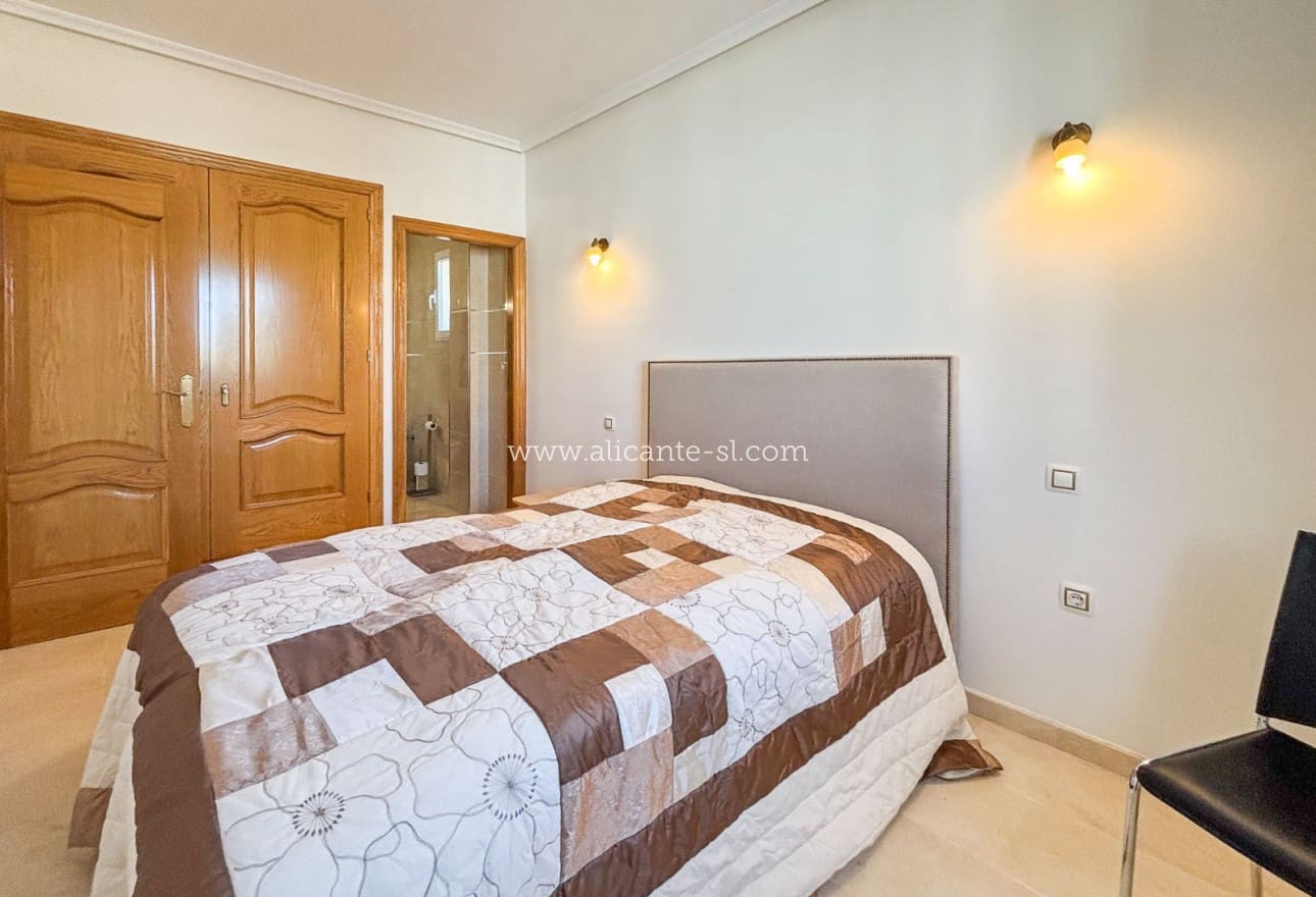 3 makuuhuone Huvila myytävänä paikassa Hondon de las Nieves mukana uima-altaan 
autotalli - 599 950 € (Ref: 9395433)