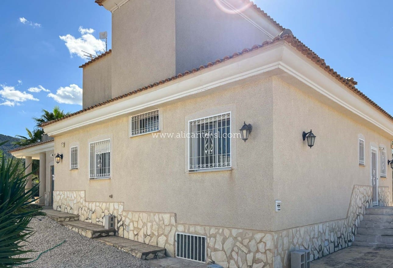 3 makuuhuone Huvila myytävänä paikassa Hondon de las Nieves mukana uima-altaan 
autotalli - 599 950 € (Ref: 9395433)