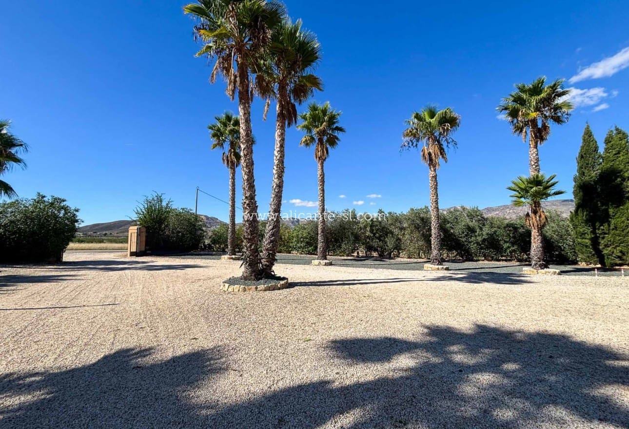 3 makuuhuone Huvila myytävänä paikassa Hondon de las Nieves mukana uima-altaan 
autotalli - 599 950 € (Ref: 9395433)