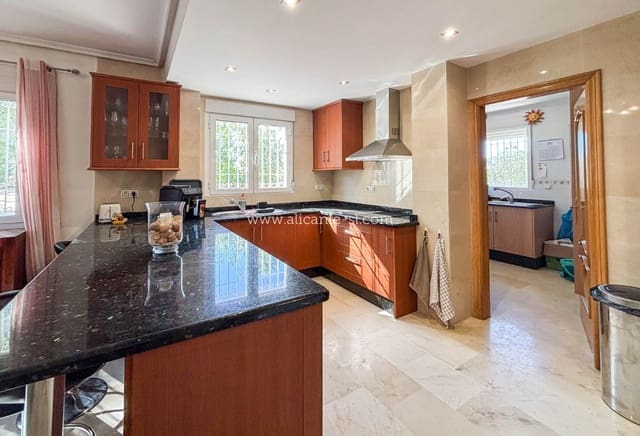 3 makuuhuone Huvila myytävänä paikassa Hondón de las Nieves mukana uima-altaan 
autotalli - 599 950 € (Ref: 9395433)