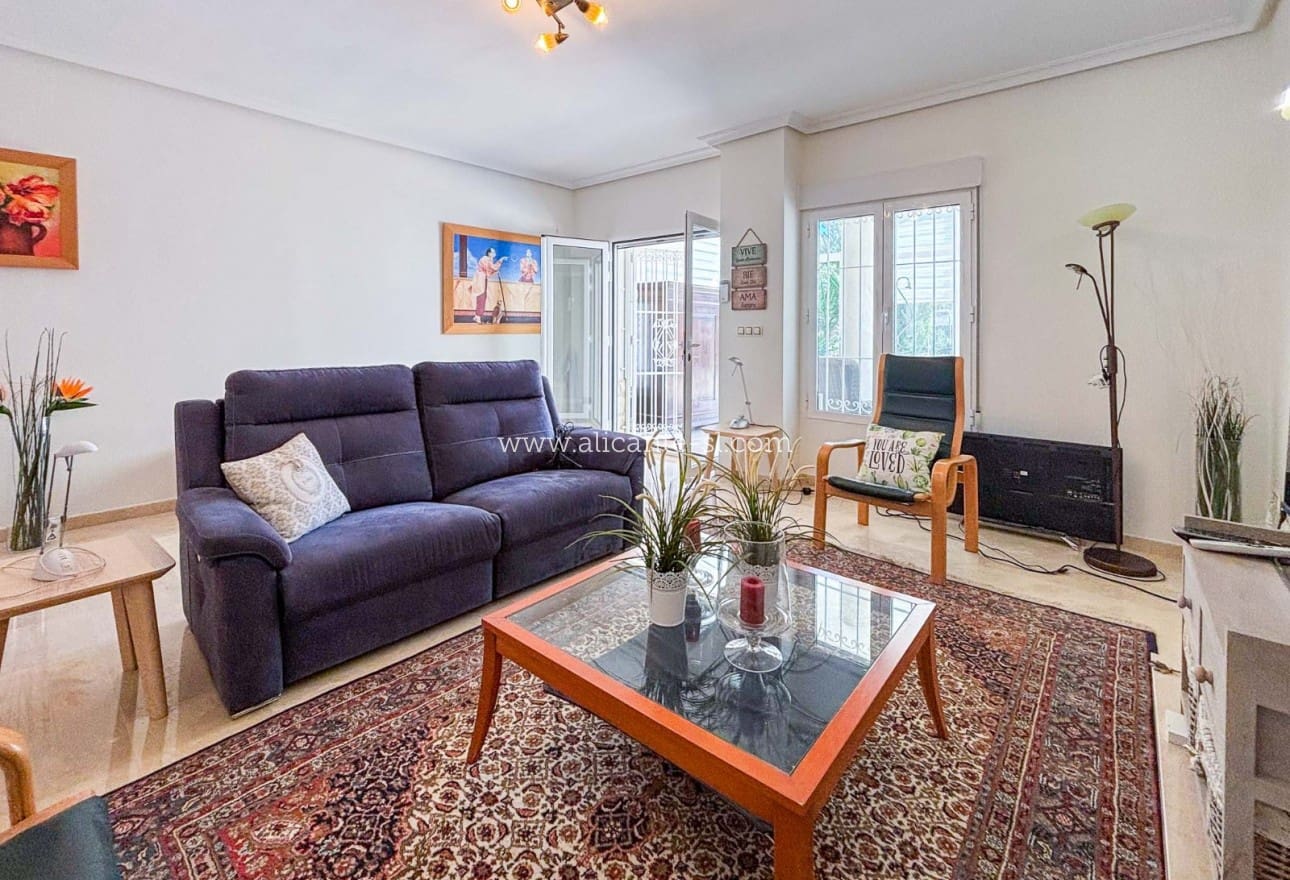 3 makuuhuone Huvila myytävänä paikassa Hondon de las Nieves mukana uima-altaan 
autotalli - 599 950 € (Ref: 9395433)