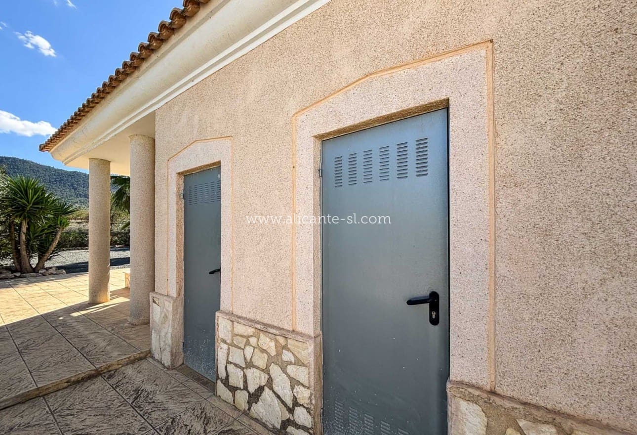 3 makuuhuone Huvila myytävänä paikassa Hondon de las Nieves mukana uima-altaan 
autotalli - 599 950 € (Ref: 9395433)