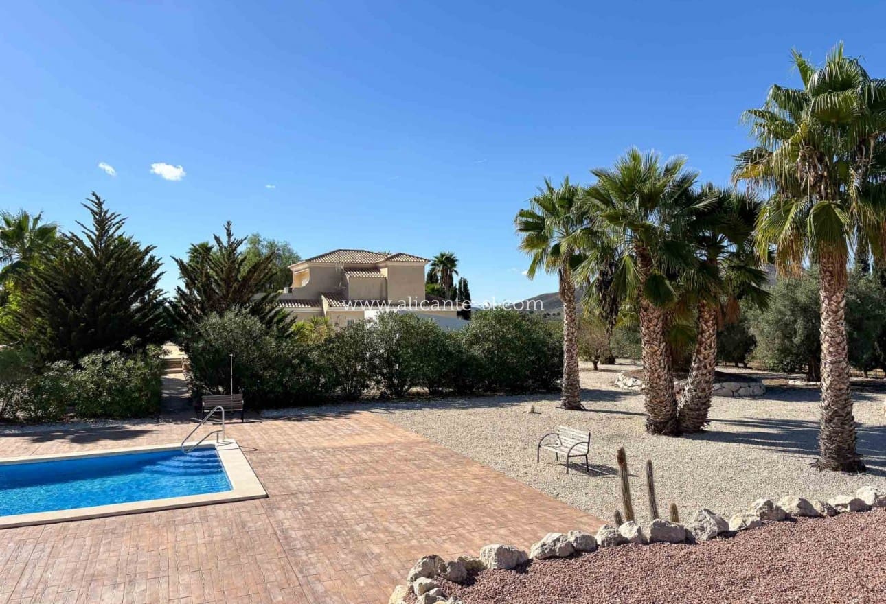 3 makuuhuone Huvila myytävänä paikassa Hondon de las Nieves mukana uima-altaan 
autotalli - 599 950 € (Ref: 9395433)