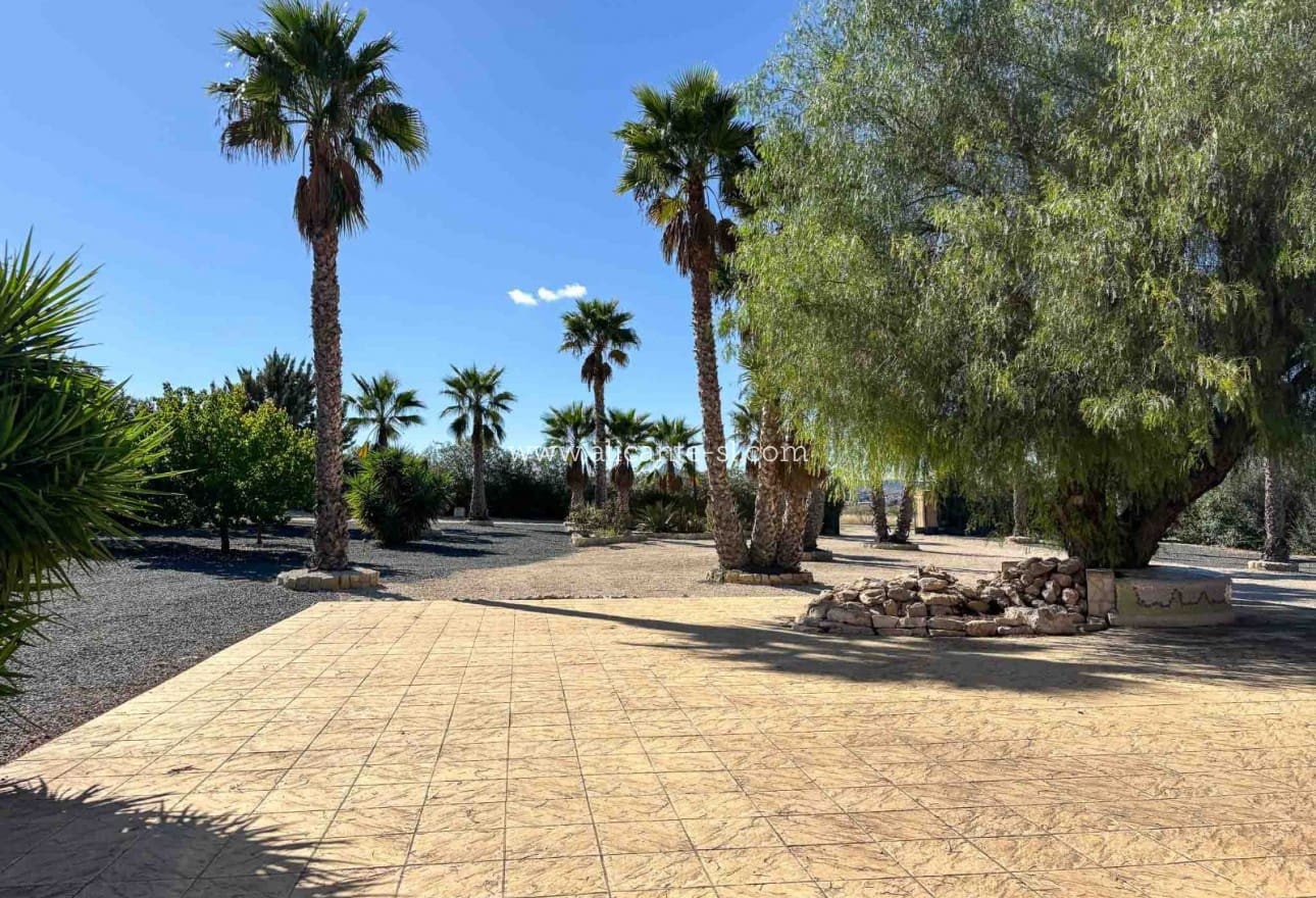 3 makuuhuone Huvila myytävänä paikassa Hondon de las Nieves mukana uima-altaan 
autotalli - 599 950 € (Ref: 9395433)