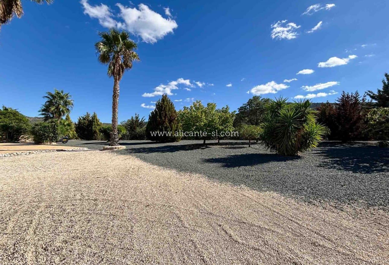 3 makuuhuone Huvila myytävänä paikassa Hondon de las Nieves mukana uima-altaan 
autotalli - 599 950 € (Ref: 9395433)