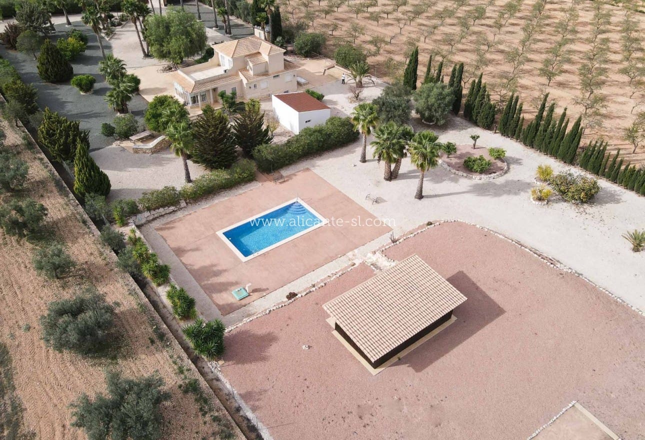 3 makuuhuone Huvila myytävänä paikassa Hondon de las Nieves mukana uima-altaan 
autotalli - 599 950 € (Ref: 9395433)