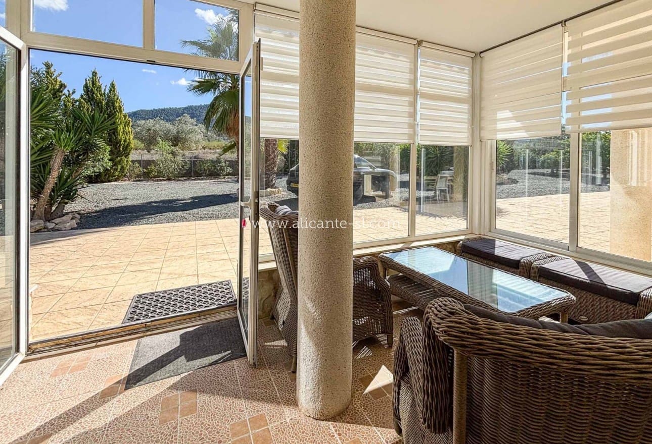 3 makuuhuone Huvila myytävänä paikassa Hondon de las Nieves mukana uima-altaan 
autotalli - 599 950 € (Ref: 9395433)