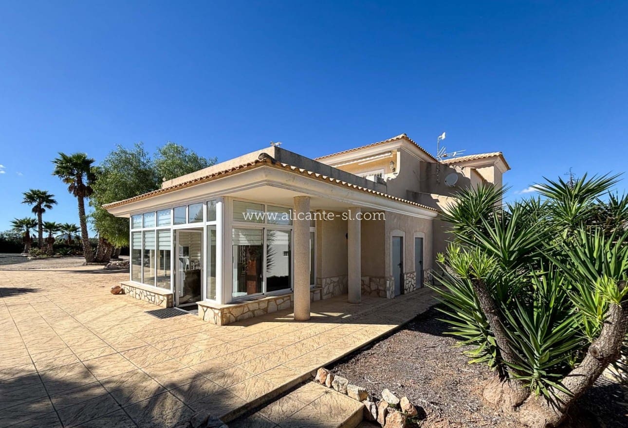 3 makuuhuone Huvila myytävänä paikassa Hondon de las Nieves mukana uima-altaan 
autotalli - 599 950 € (Ref: 9395433)