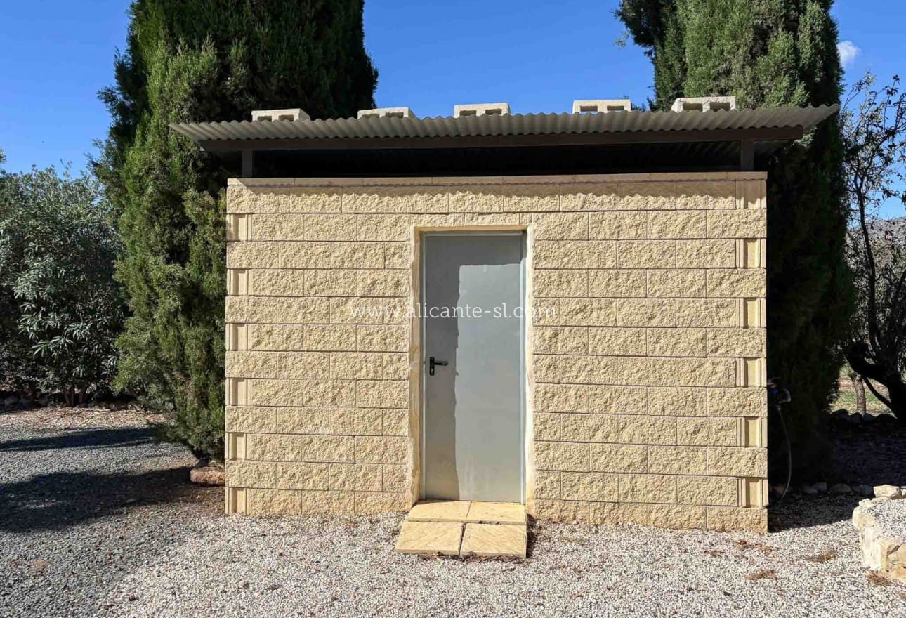 3 makuuhuone Huvila myytävänä paikassa Hondon de las Nieves mukana uima-altaan 
autotalli - 599 950 € (Ref: 9395433)