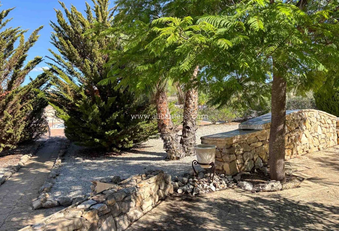 3 makuuhuone Huvila myytävänä paikassa Hondon de las Nieves mukana uima-altaan 
autotalli - 599 950 € (Ref: 9395433)