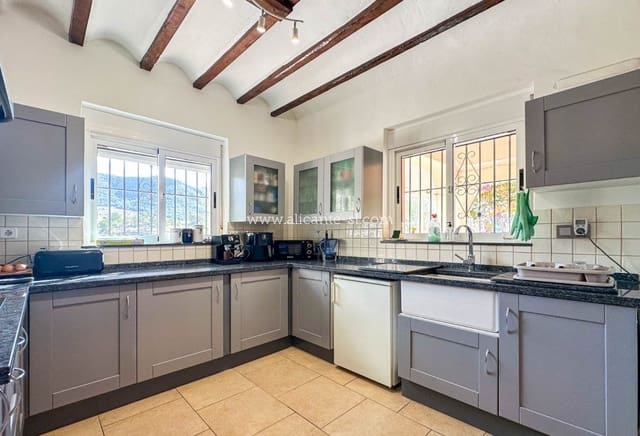 5 bedroom Finca/Country House for sale in Abanilla with pool - € 265,000 (Ref: 9399982)