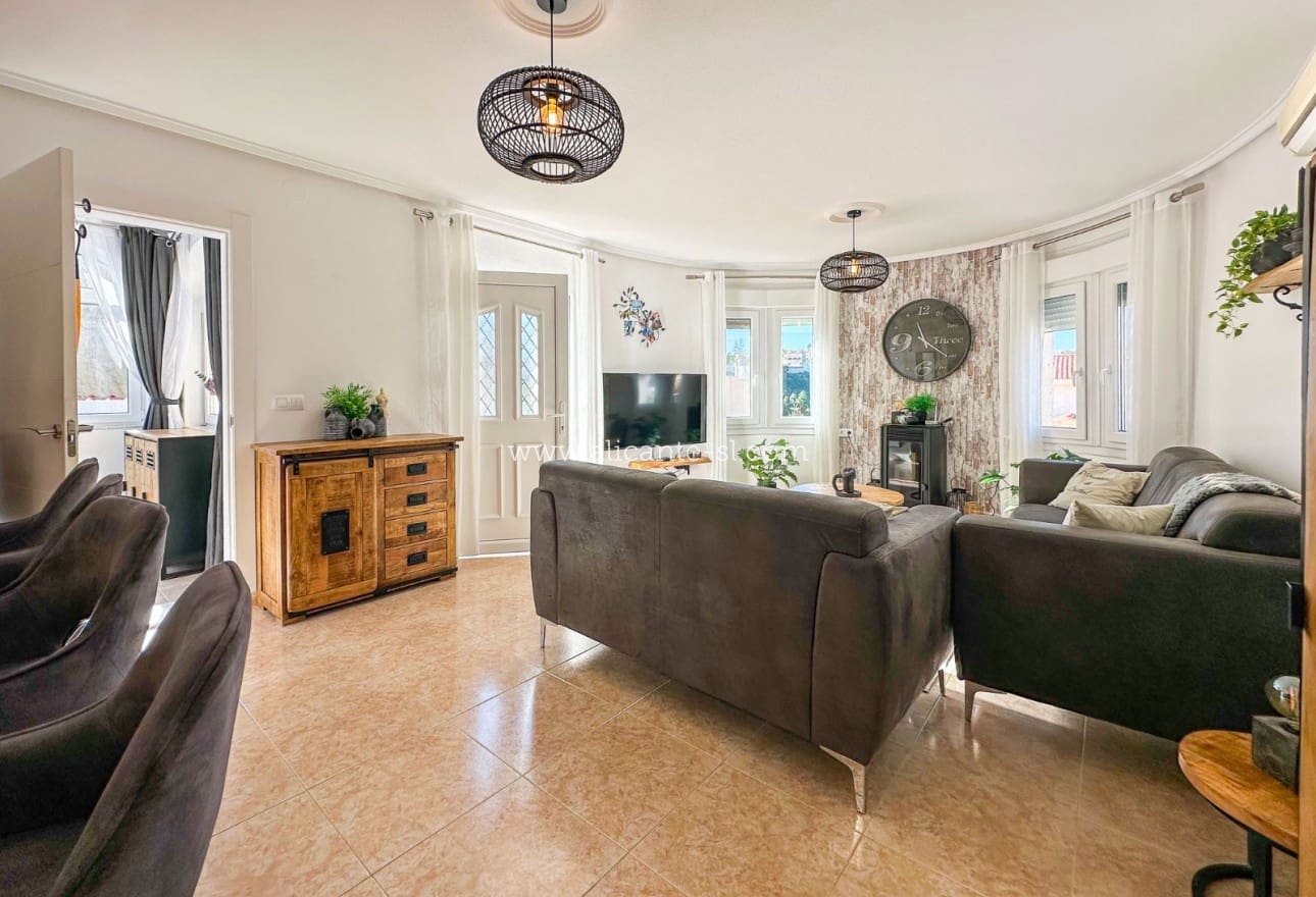 3 sypialnia Willa na sprzedaż w Ciudad Quesada z basenem - 349 950 € (Ref: 9405947)