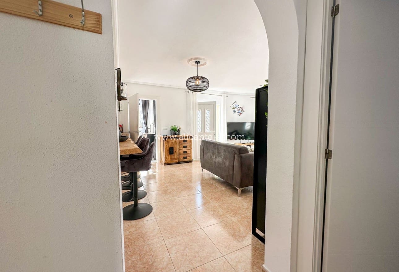 3 sypialnia Willa na sprzedaż w Ciudad Quesada z basenem - 349 950 € (Ref: 9405947)