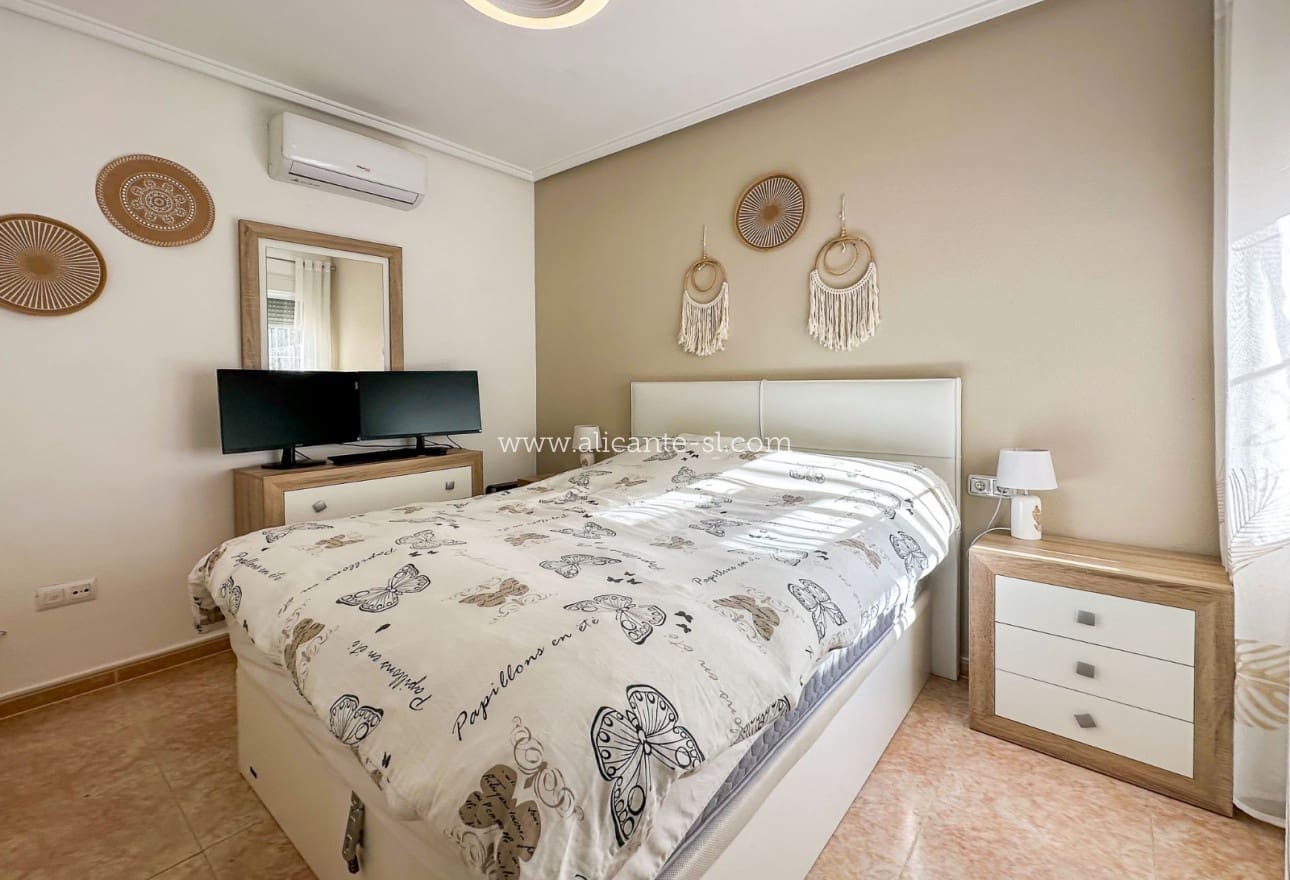 3 sypialnia Willa na sprzedaż w Ciudad Quesada z basenem - 349 950 € (Ref: 9405947)