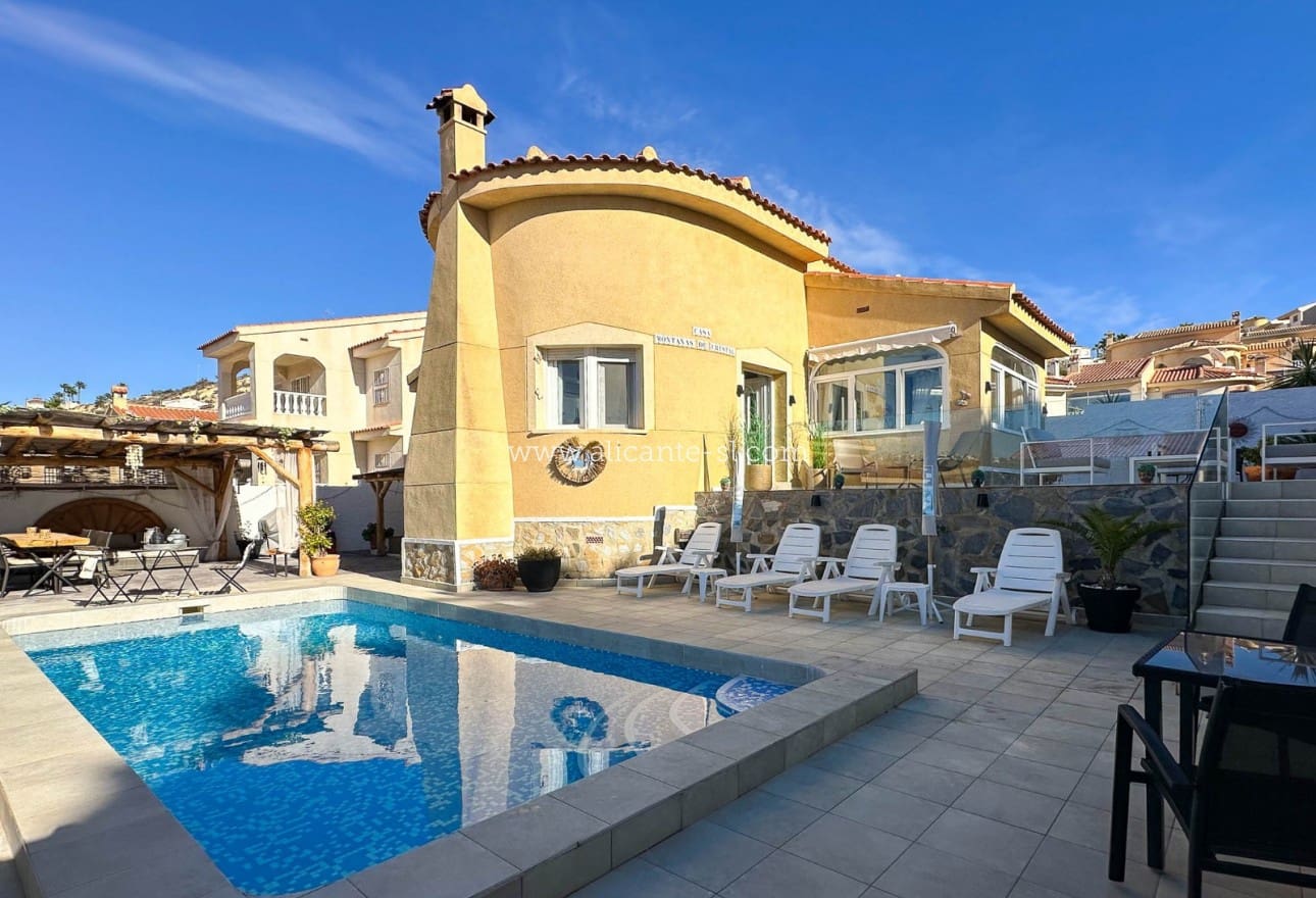 3 sypialnia Willa na sprzedaż w Ciudad Quesada z basenem - 349 950 € (Ref: 9405947)