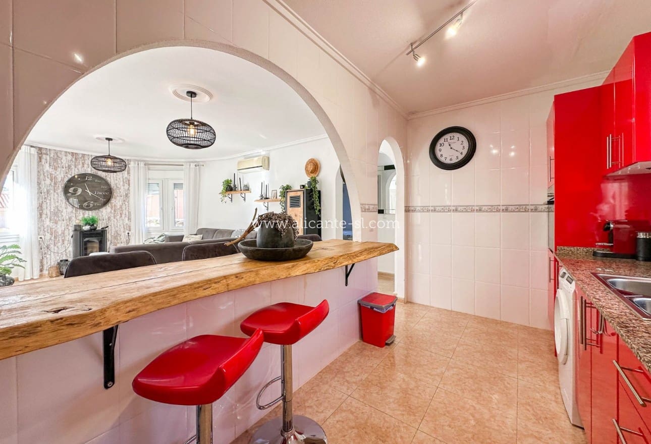 3 sypialnia Willa na sprzedaż w Ciudad Quesada z basenem - 349 950 € (Ref: 9405947)