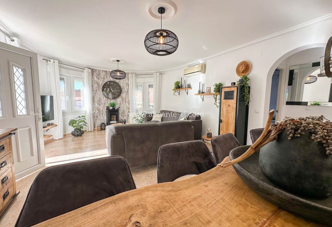 3 sypialnia Willa na sprzedaż w Ciudad Quesada z basenem - 349 950 € (Ref: 9405947)