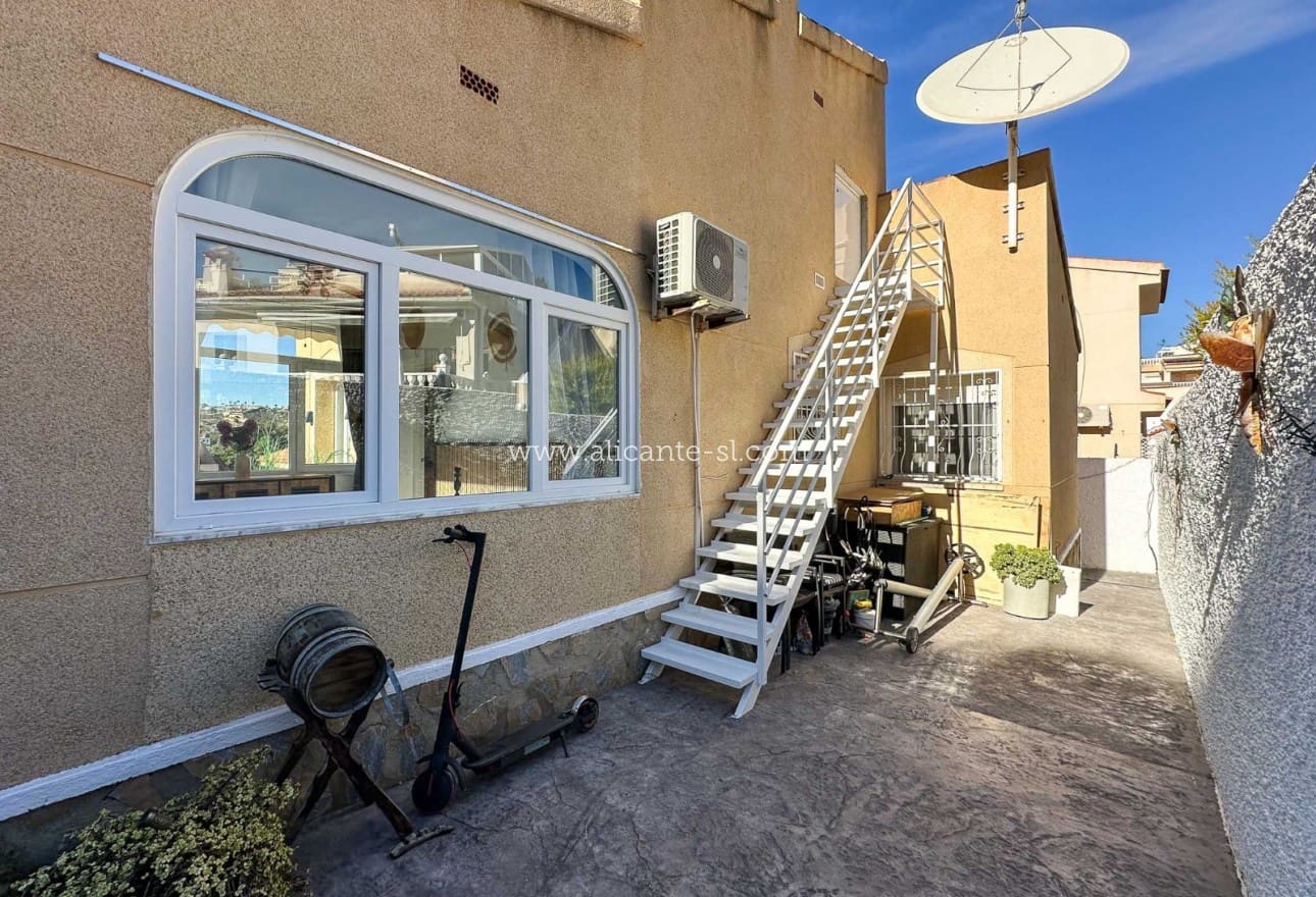 3 sypialnia Willa na sprzedaż w Ciudad Quesada z basenem - 349 950 € (Ref: 9405947)