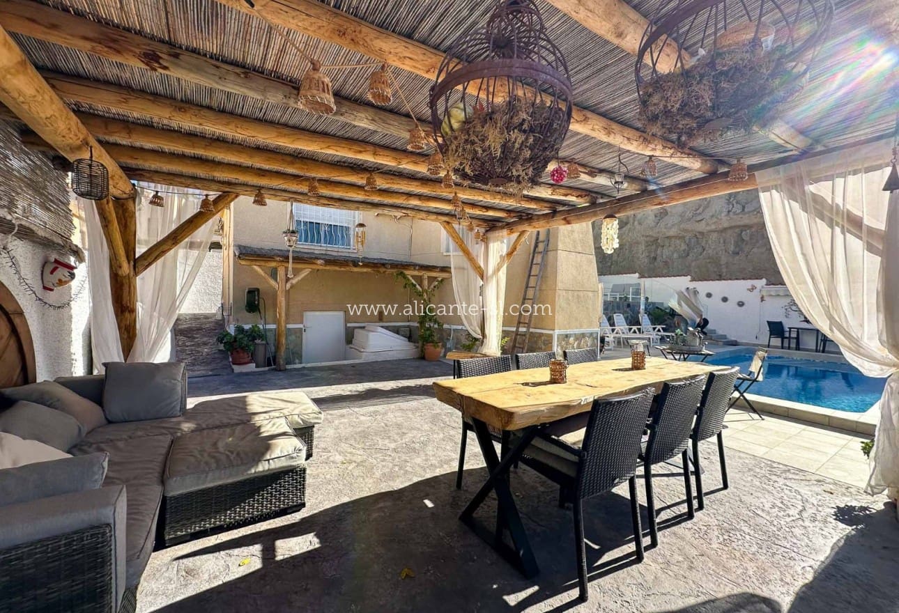 3 sypialnia Willa na sprzedaż w Ciudad Quesada z basenem - 349 950 € (Ref: 9405947)