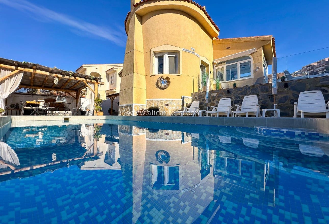 3 sypialnia Willa na sprzedaż w Ciudad Quesada z basenem - 349 950 € (Ref: 9405947)