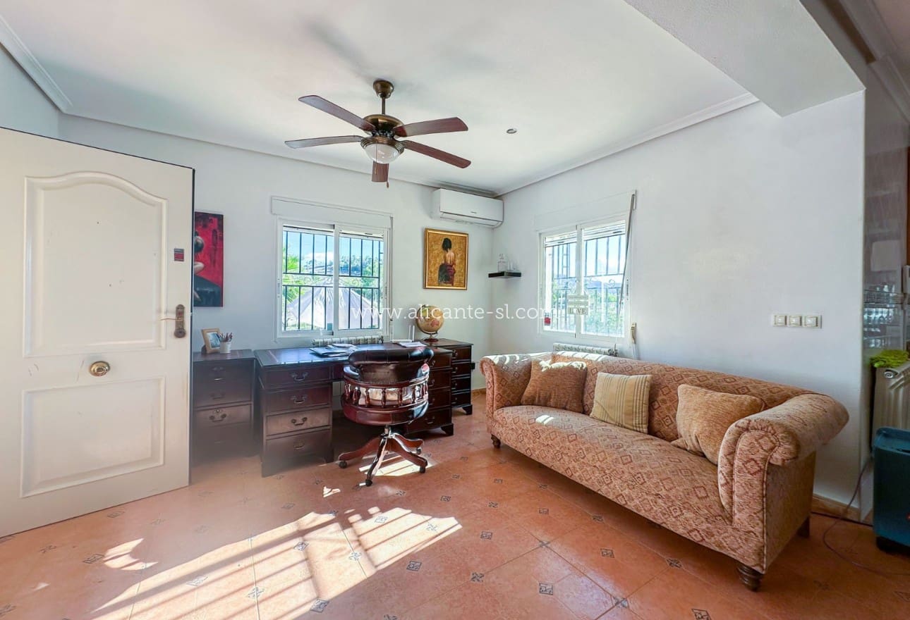 4 makuuhuone Huvila myytävänä paikassa Hondon de las Nieves - 249 950 € (Ref: 9407831)