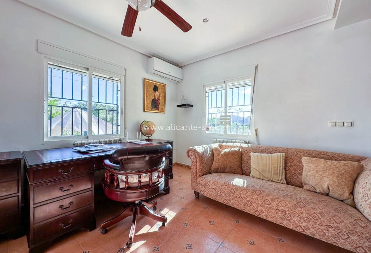 4 makuuhuone Huvila myytävänä paikassa Hondon de las Nieves - 249 950 € (Ref: 9407831)