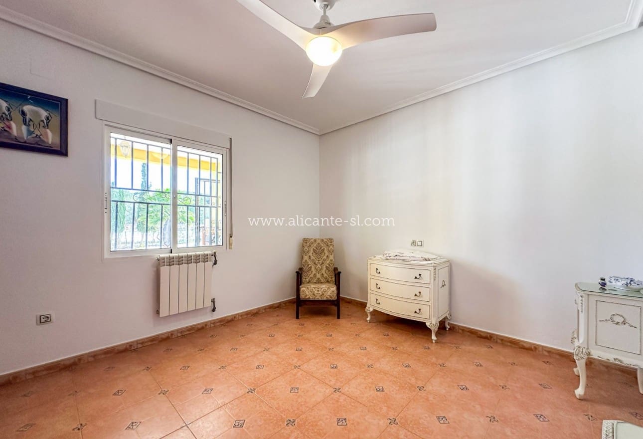 4 makuuhuone Huvila myytävänä paikassa Hondon de las Nieves - 249 950 € (Ref: 9407831)