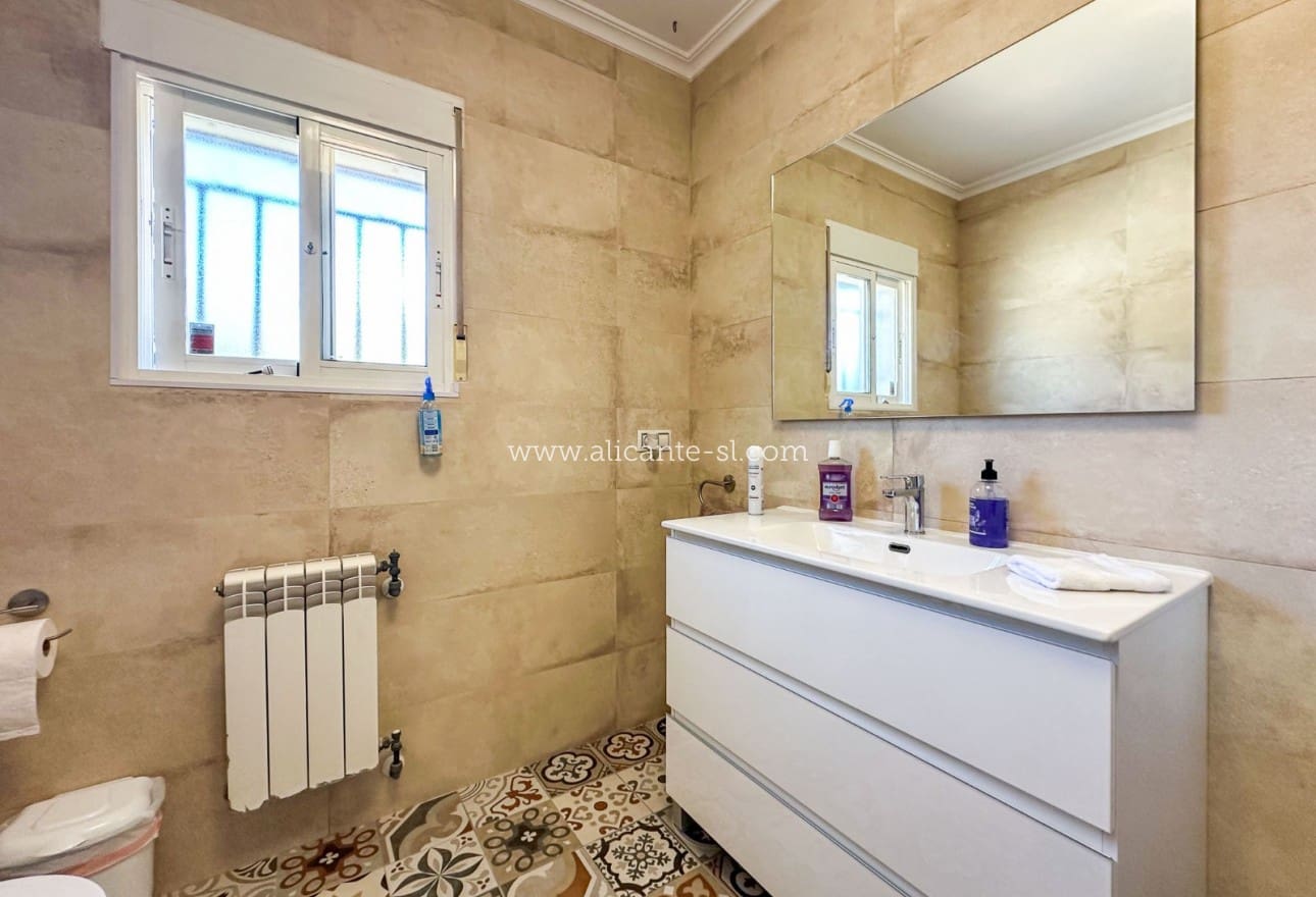 4 makuuhuone Huvila myytävänä paikassa Hondon de las Nieves - 249 950 € (Ref: 9407831)