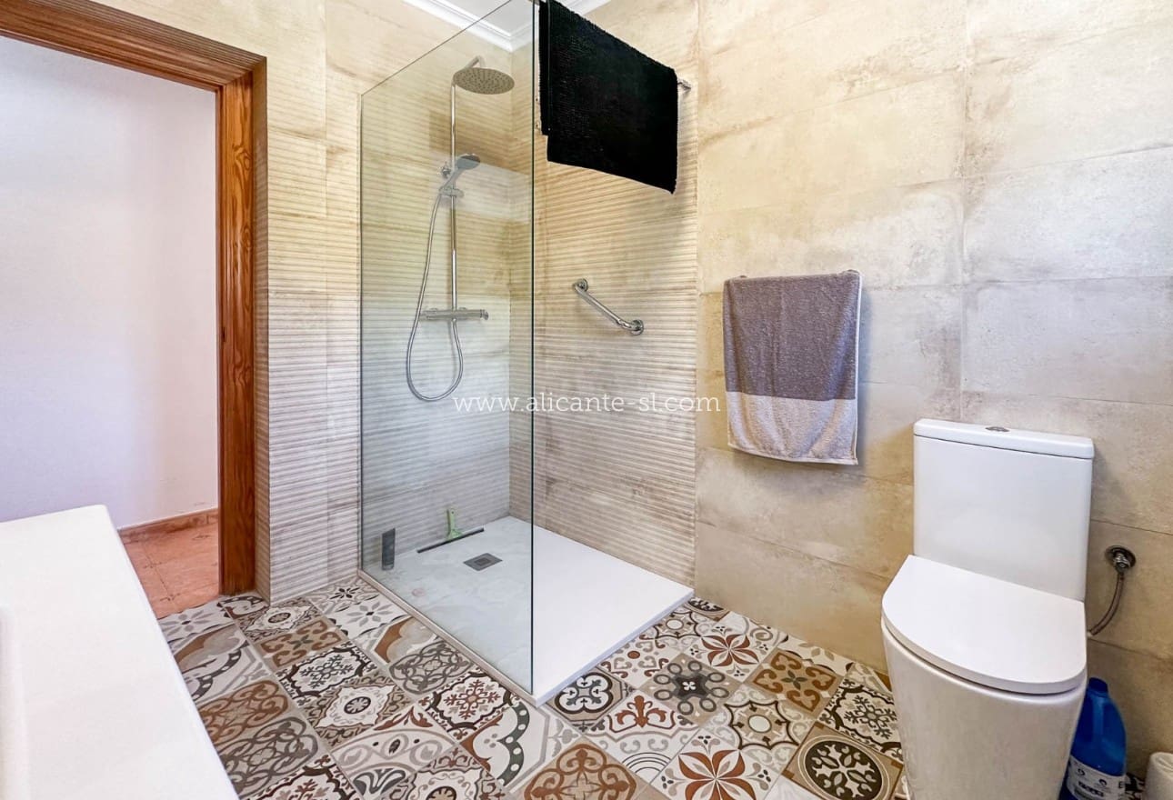 4 makuuhuone Huvila myytävänä paikassa Hondon de las Nieves - 249 950 € (Ref: 9407831)