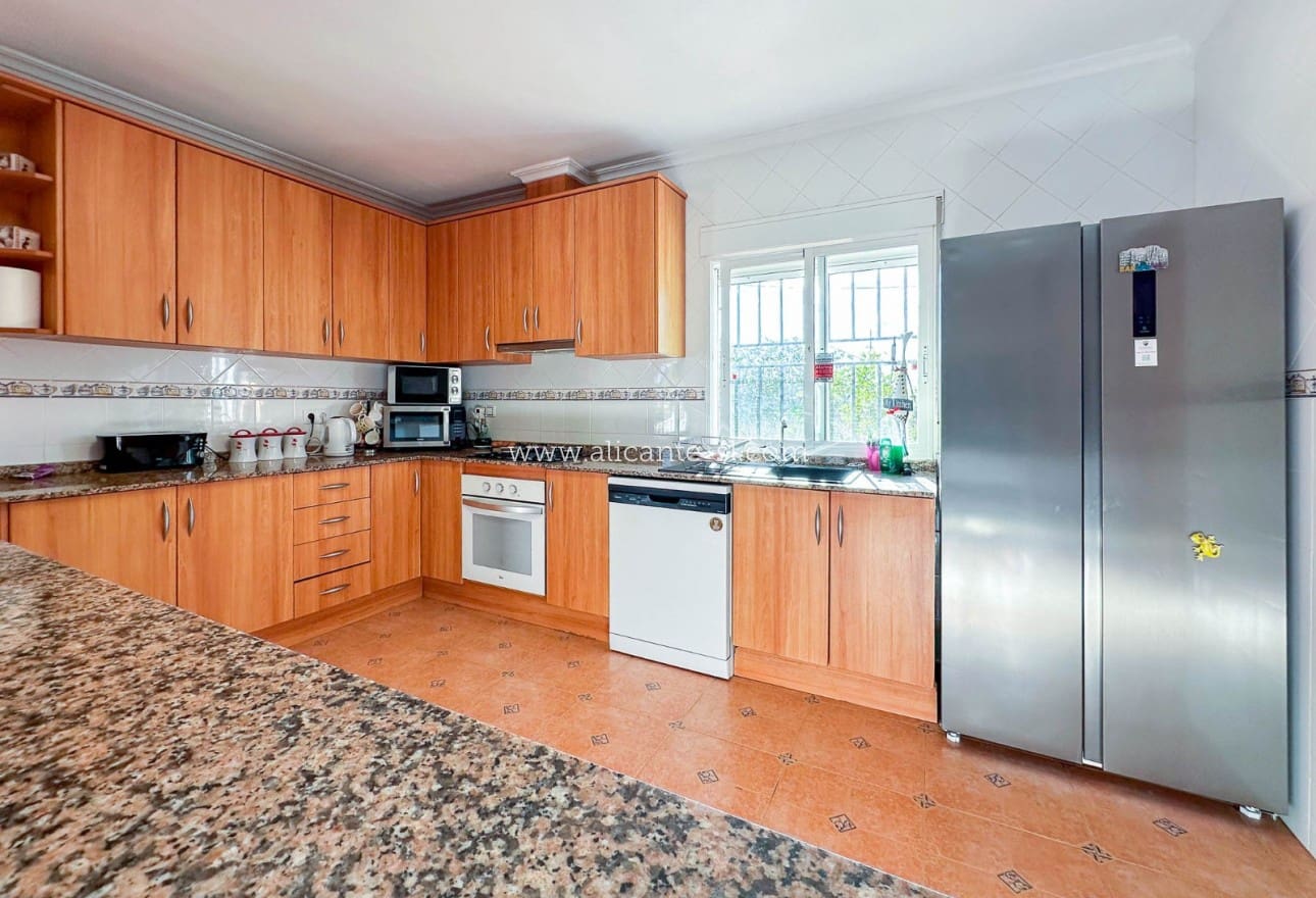 4 makuuhuone Huvila myytävänä paikassa Hondon de las Nieves - 249 950 € (Ref: 9407831)