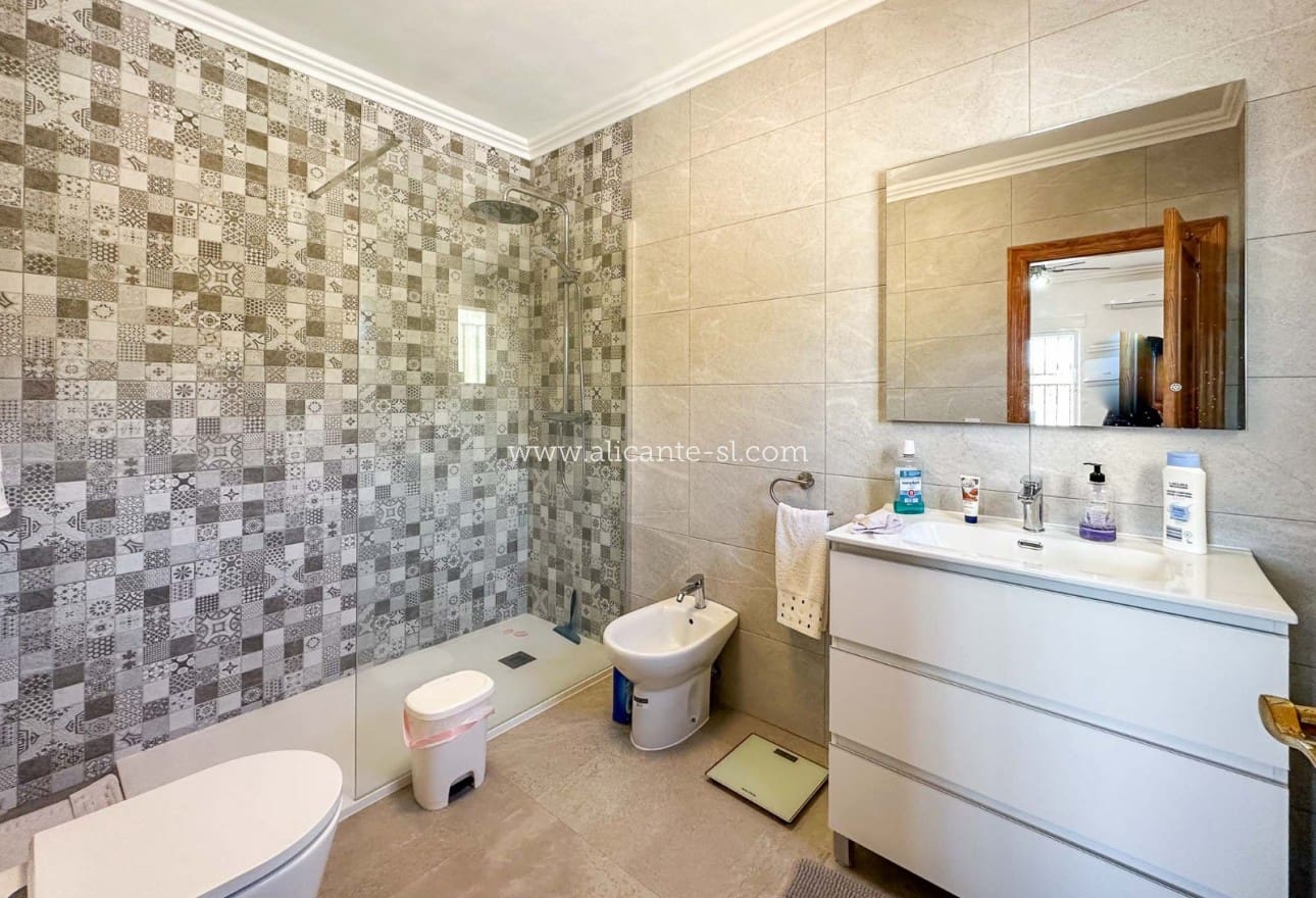 4 makuuhuone Huvila myytävänä paikassa Hondon de las Nieves - 249 950 € (Ref: 9407831)