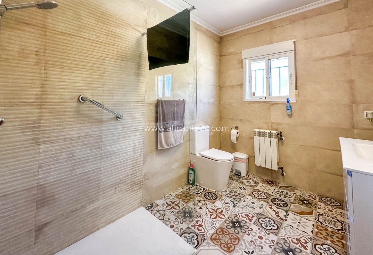 4 makuuhuone Huvila myytävänä paikassa Hondon de las Nieves - 249 950 € (Ref: 9407831)