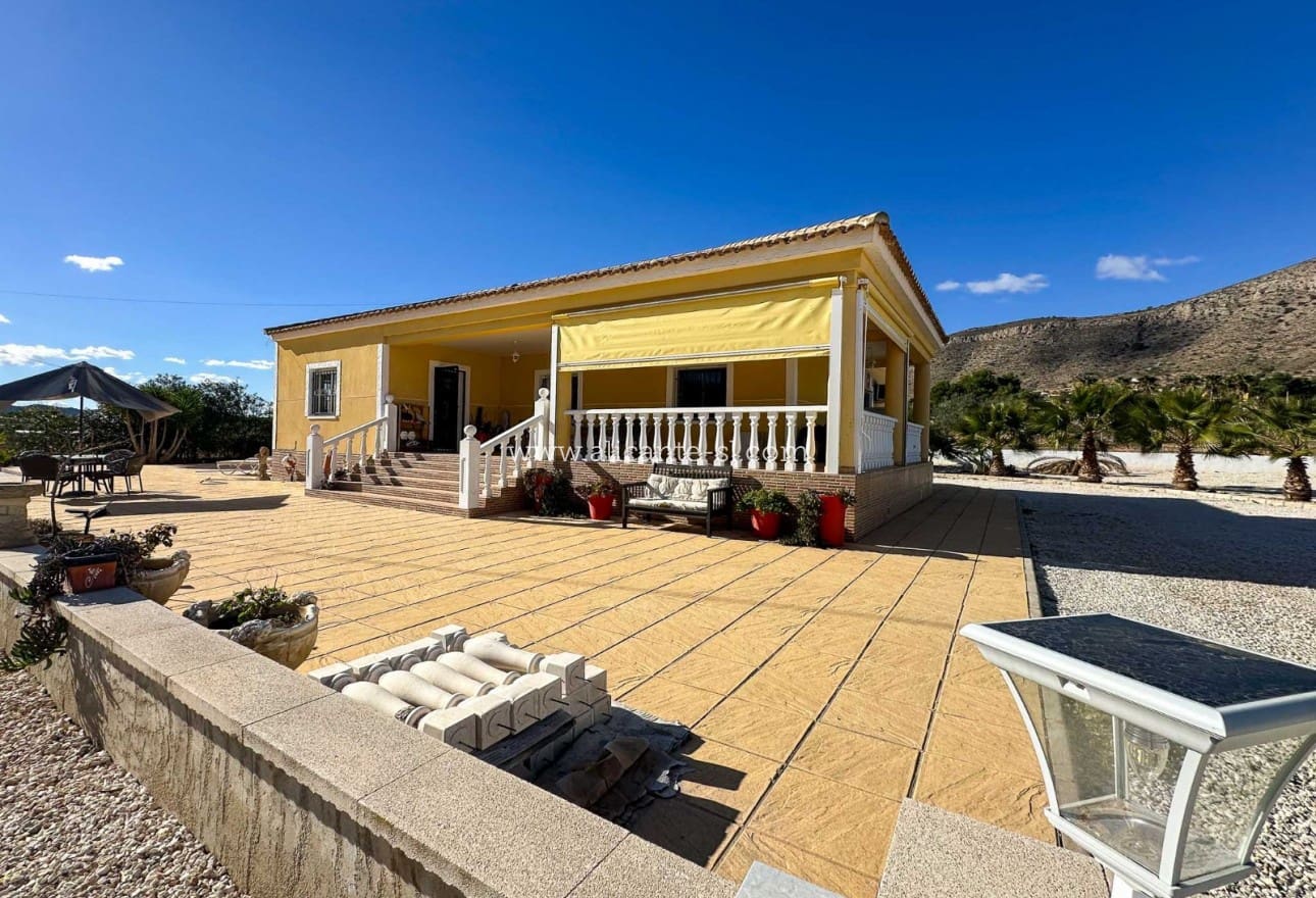 4 makuuhuone Huvila myytävänä paikassa Hondon de las Nieves - 249 950 € (Ref: 9407831)